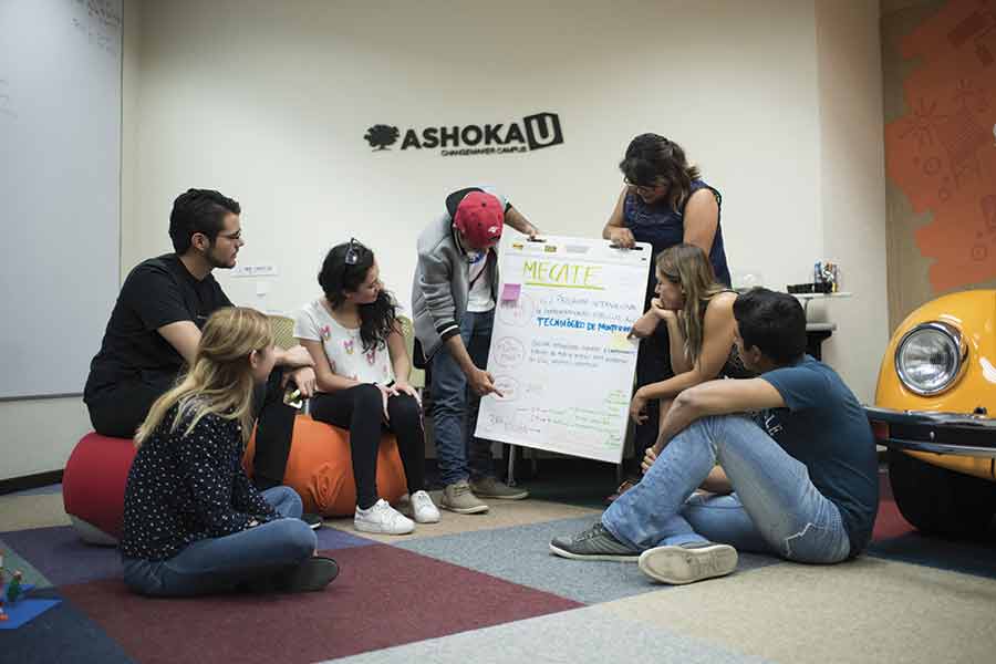 Programa de aceleraci&oacute;n para startups Jeei, para emprendedores de Jalisco. 