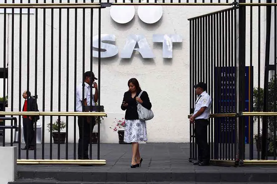 Conceptos como facturas, impuestos y deducciones son parte de esta guía para entender tus obligaciones fiscales ante el SAT