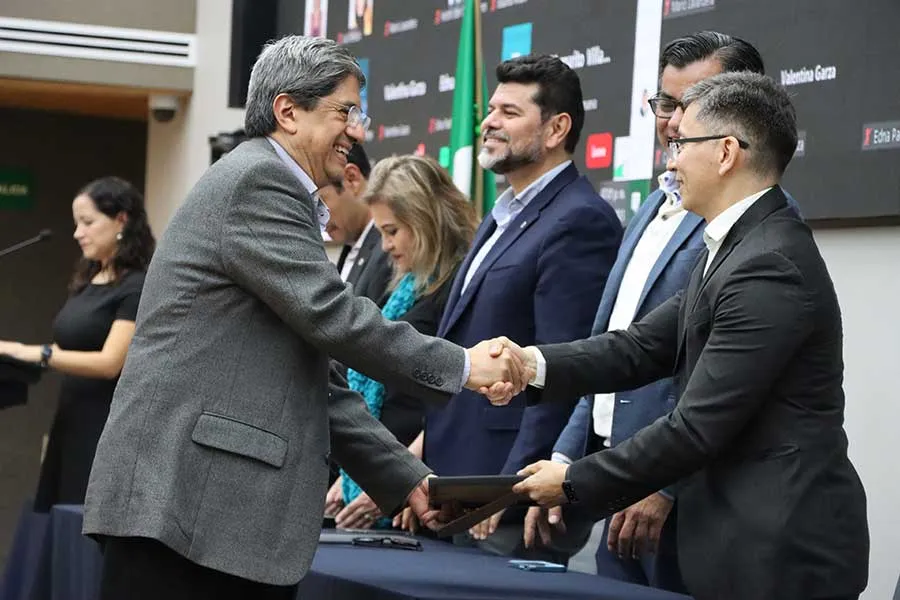 Durante el evento se hizo entrega de reconocimientos a todos los directores de Carrera y directores de Departamento en Ingenier&iacute;a Qu&iacute;mica.