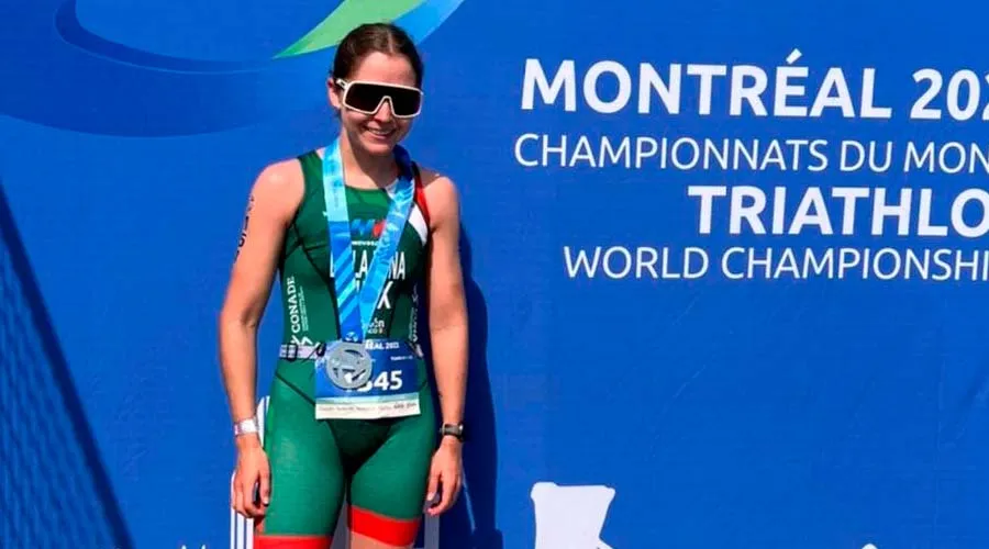 Primer oro mundial de Regina de la Pe&ntilde;a en mundial de triatl&oacute;n 2022