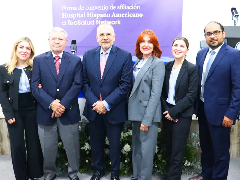 Lic. Paulette Garnier, Dr. Ra&uacute;l Garnier, Dr. Jorge Azpiri, Lic. Jessica Garnier, Dra. Daniela Garnier, Dr. Edgar Vald&eacute;s (De izq. a der.)