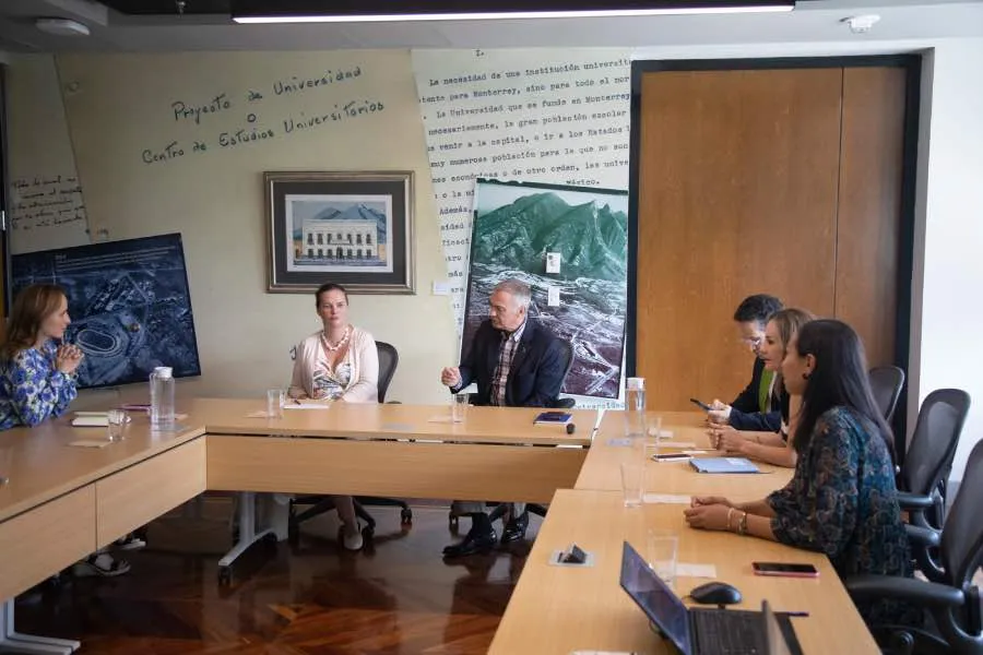 Reuni&oacute;n de trabajo con vicerrectores de la instituci&oacute;n.