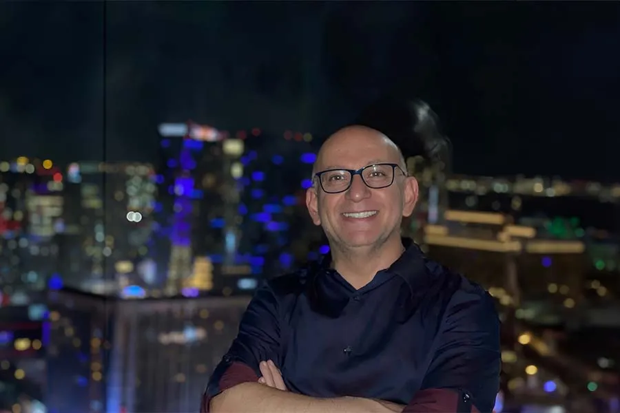 Roberto Manllo es nefr&oacute;logo y actualmente consulta en Texas.