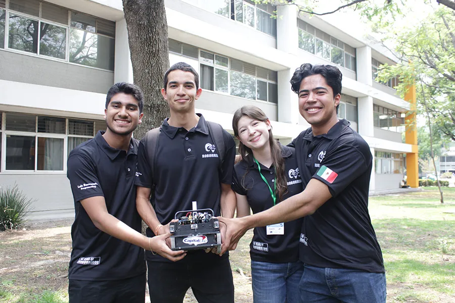Roborregos, equipo representativo de rob&oacute;tica de campus Monterrey. Foto: Cortes&iacute;a Roborregos.