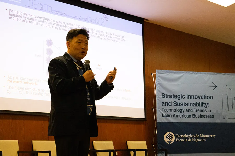 El profesor Jong-Mim Kim&nbsp;comparti&oacute; que en un par de d&eacute;cadas los robots formar&aacute;n parte de nuestra vida diaria. 