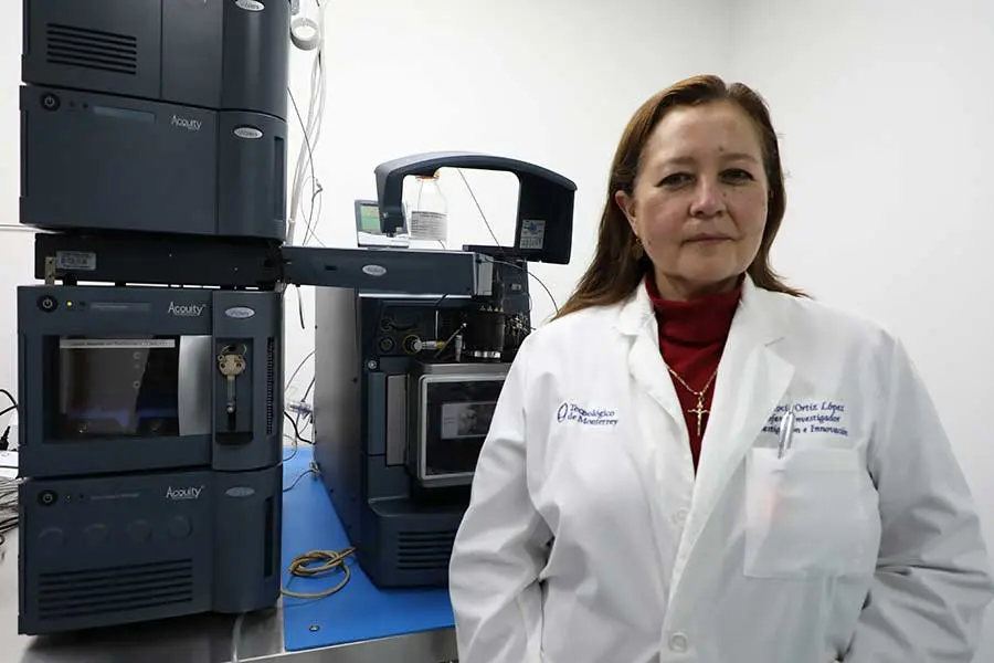 La doctora Roc&iacute;o Ortiz en el laboratorio de Metabol&oacute;mica de la Escuela de Medicina del Tec de Monterrey, en la ciudad de Monterrey