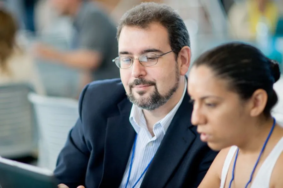 rom&aacute;n mart&iacute;nez como profesor en campus Monterrey