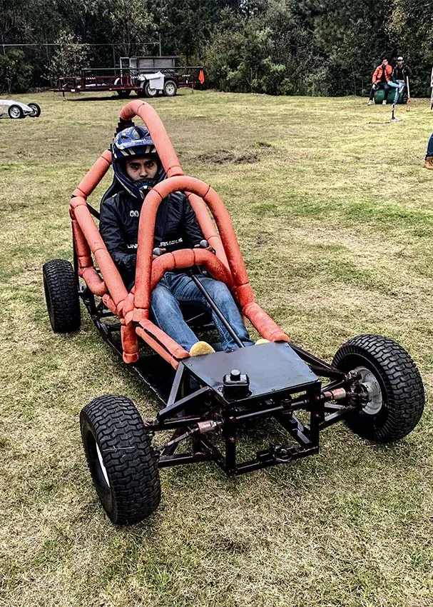 Rub&eacute;n B&aacute;ez en Gravity Race Car