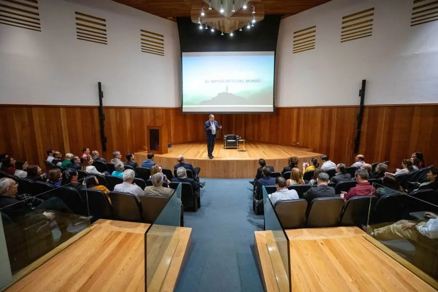 Salvador Alva, expresidente del Tec, present&oacute; en EGADE Business School su libro Lo que un l&iacute;der no debe delegar. Foto: Amirhossein Hosseini.