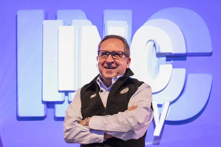 Alva ser&aacute; relevado como presidente del Tec por David Garza.