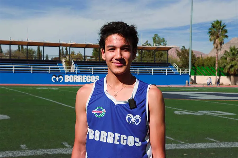 Santiago Andr&eacute;s Carrillo G&oacute;mez dedic&aacute;ndose al atletismo con disciplina y paciencia, buscando mejorar sus habilidades y alcanzar nuevos logros deportivos.