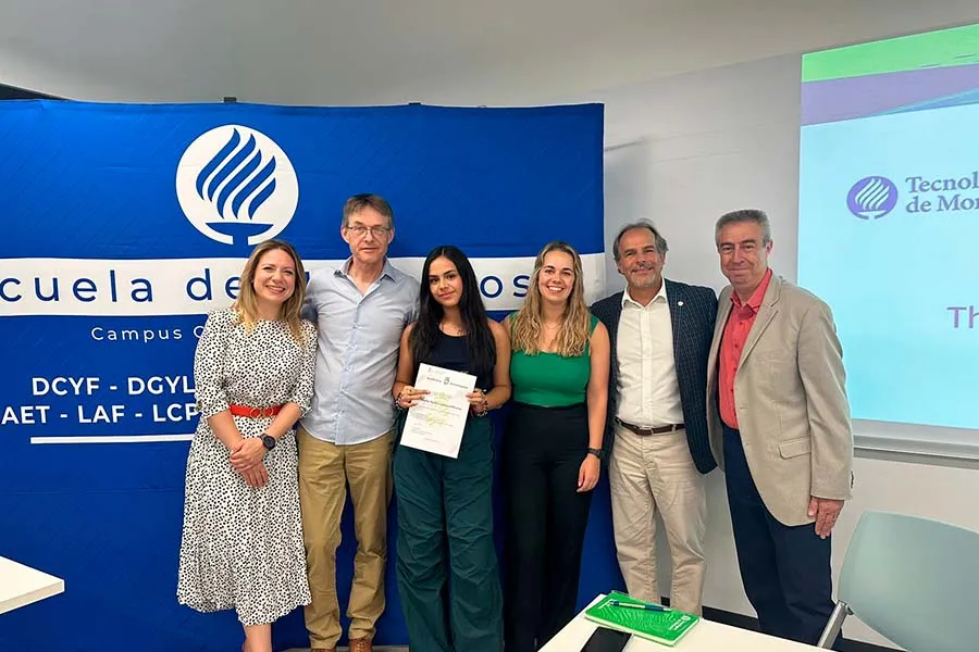 sasha con el embajador de Pa&iacute;ses Bajos