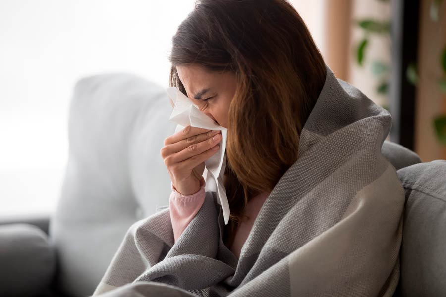 Catarro, secreción nasal y dolor de garganta son síntomas de los cuadros de COVID que se han presentado con las ultimas subvariantes de Ómicron.
