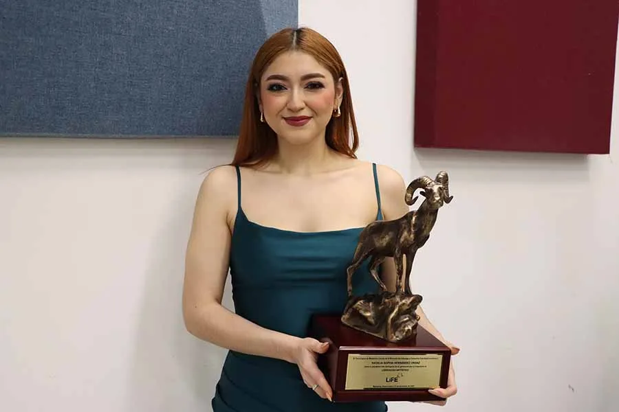 Natalia Hern&aacute;ndez, ganadora del Borrego de Oro en Arte y Cultura de la generaci&oacute;n diciembre 2023. 