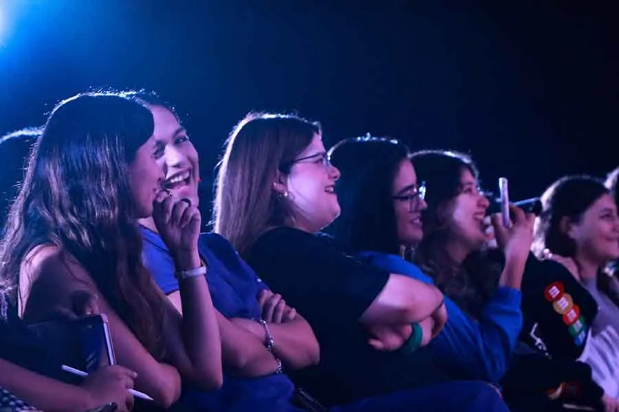 Por la noche en el Foro Mujeres L&iacute;deres de M&eacute;xico se realiz&oacute; un stand up feminista.