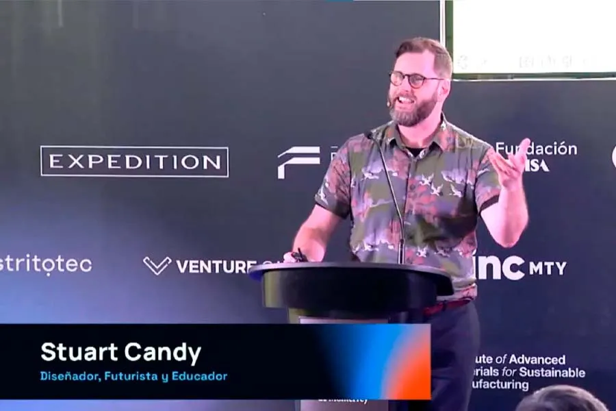 Stuart Candy es dise&ntilde;ador y futur&oacute;logo.
