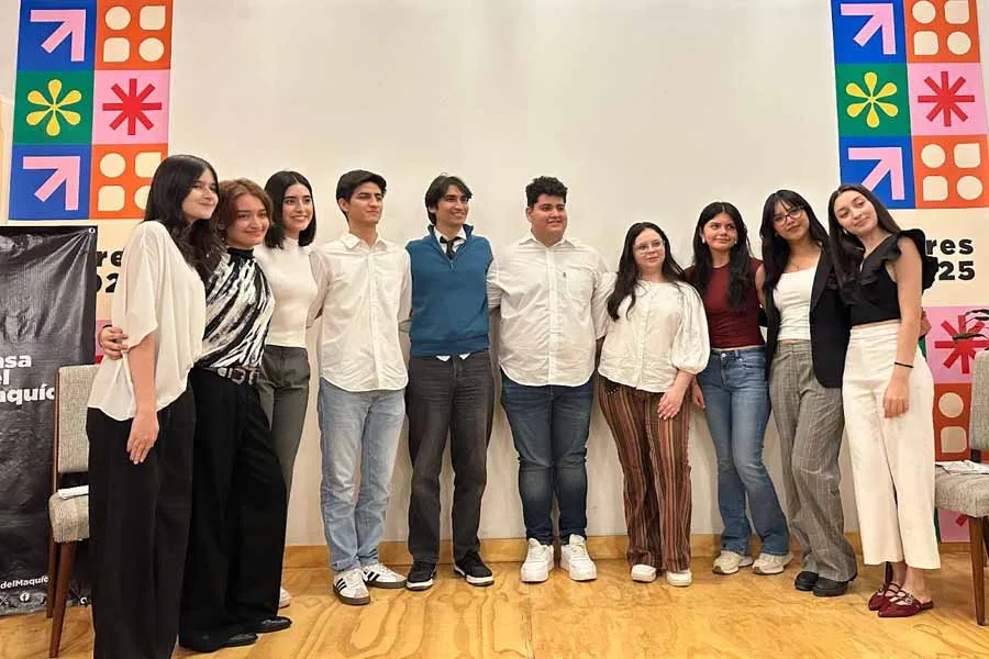 Estudiantes durante presentaci&oacute;n de proyecto en Casa del Maqu&iacute;o