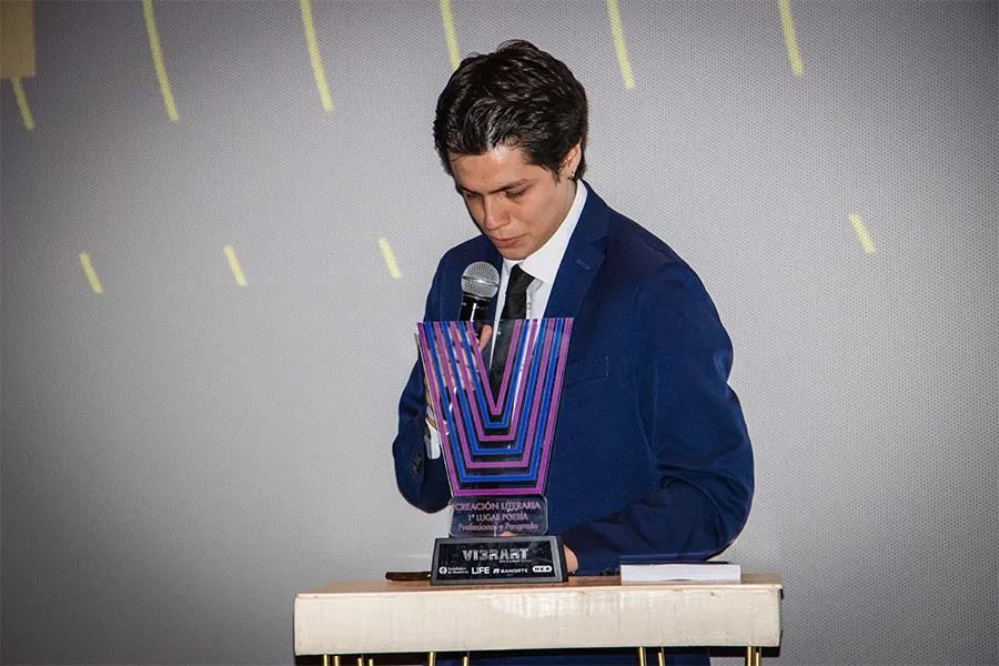 cesar guitierrez de monologo y poes&iacute;a