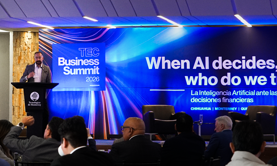 Ponente durante el Tec Business Summit