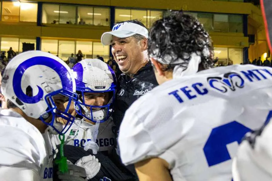 Tec de Monterrey en Taz&oacute;n Azteca Borregos y coach