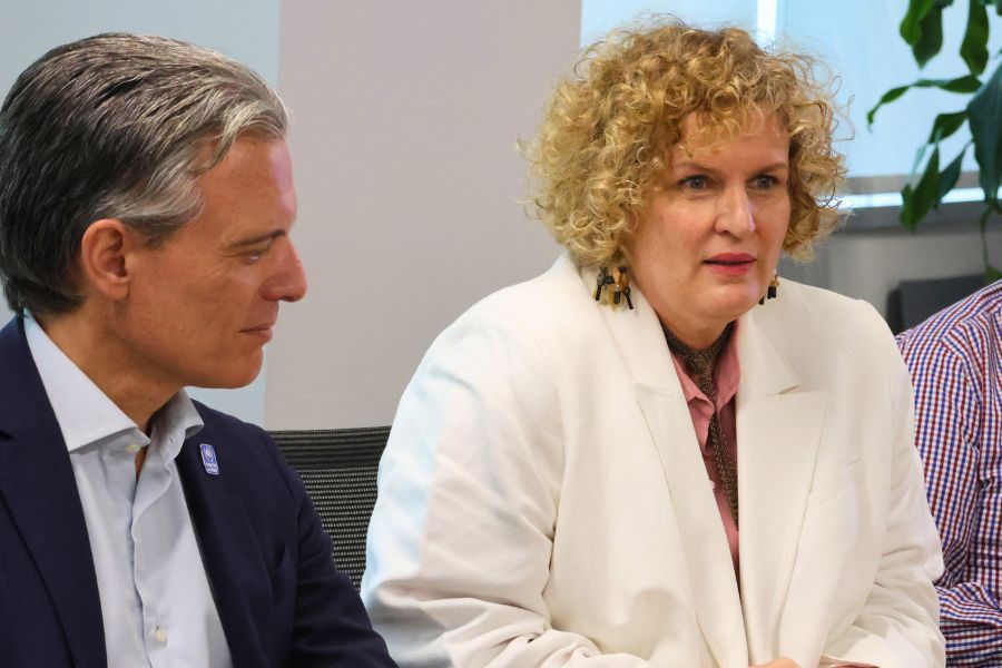 Inés Sáenz - vicepresidenta de Inclusión, Impacto social y Sostenibilidad del Tec- y Giovani Lepri -representante del ACNUR en México-