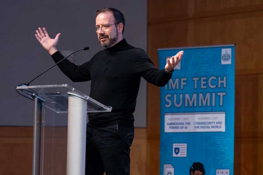 El vicepresidente de Transformaci&oacute;n Digital del Tec fue conferencista invitado del Fondo Monetario Internacional para hablar sobre Inteligencia Artificial en las organizaciones.