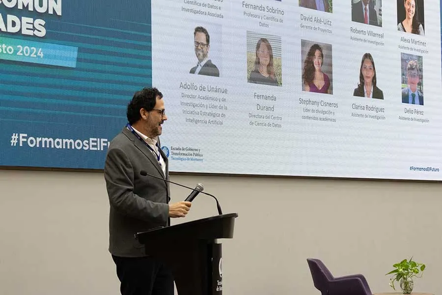 Adolfo de Un&aacute;nue habl&oacute; sobre el uso de la Inteligencia Artificial
