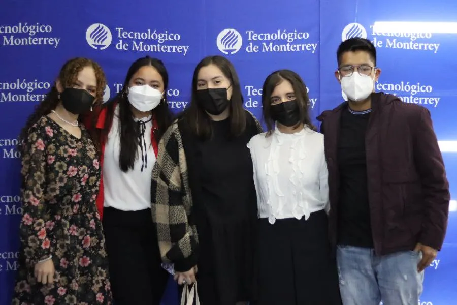 Estudiantes en la presentaci&oacute;n de su proyecto final