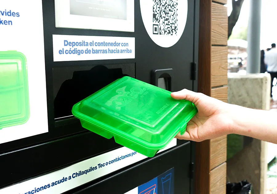Comunidad del Tec utiliza contenedores de pl&aacute;stico reutilizables para la comida
