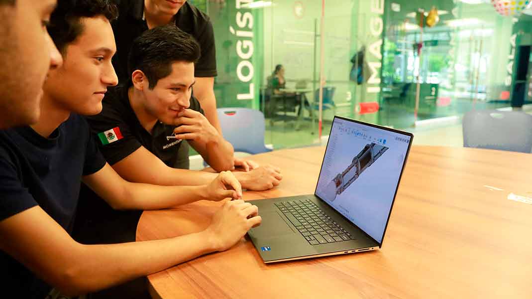 Tecnolog&iacute;a aeroespacial es dise&ntilde;ada en el Tec Guadalajara, grupo estudiantil crea cohete para concursar en certamen.