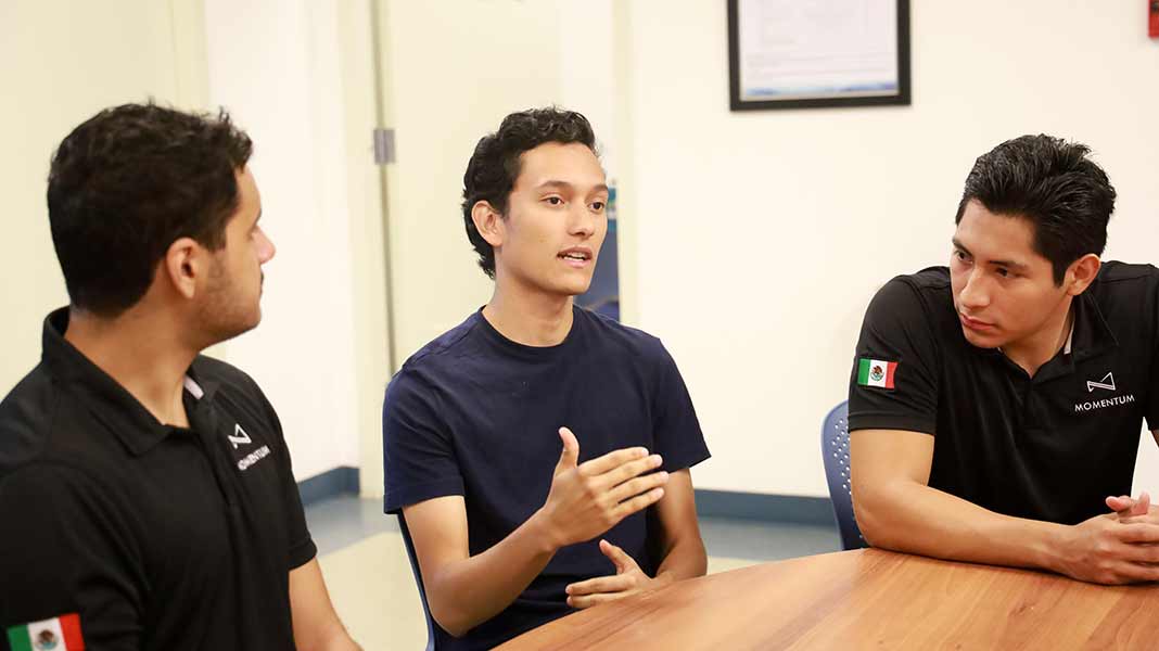 Tecnolog&iacute;a aeroespacial es dise&ntilde;ada en el Tec Guadalajara, grupo estudiantil crea cohete para concursar en certamen.