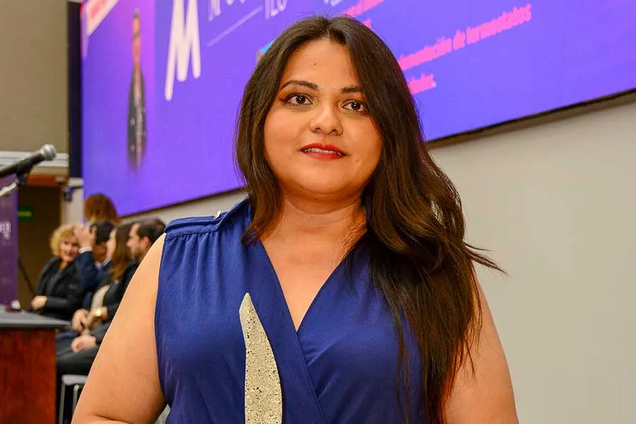 Isabel M&eacute;ndez en premiaci&oacute;n. 