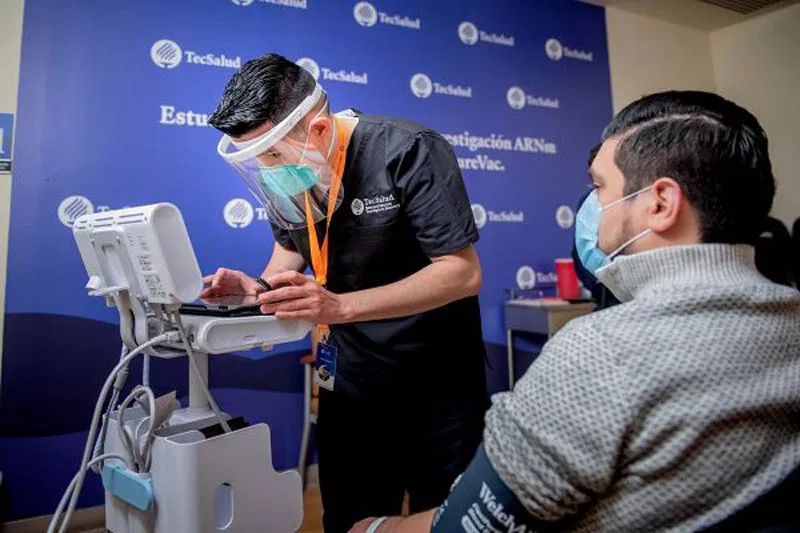 TecSalud inicia fase 3 de pruebas de vacuna ARN mensajero anti-COVID.