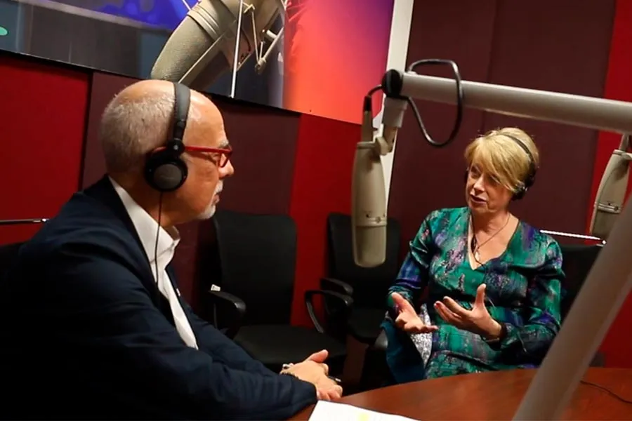 Rodolfo Rubio en entrevista con Rose Luckin, profesora del Instituto de Educaci&oacute;n University College London