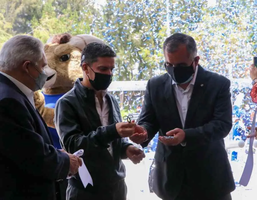 El tradicional corte de list&oacute;n