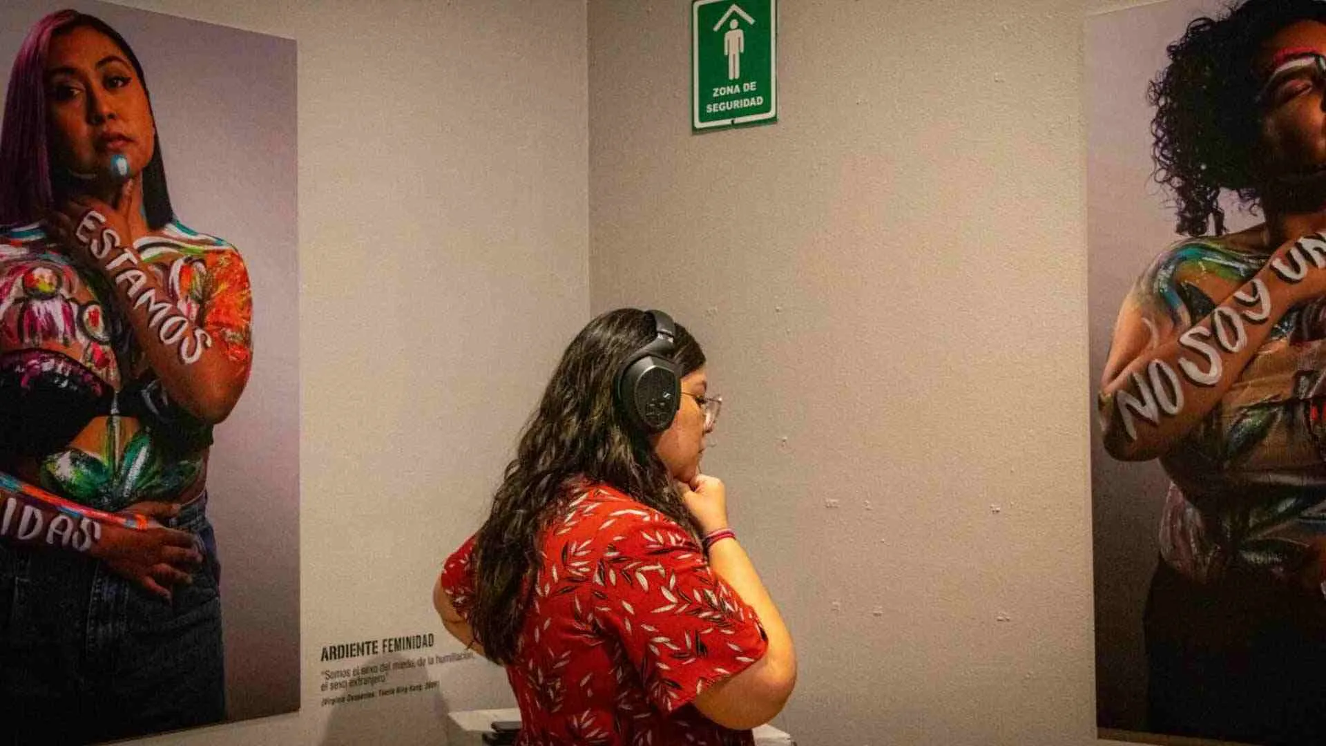 Body paint y audios de mujeres violentadas formaron parte de la exposici&oacute;n