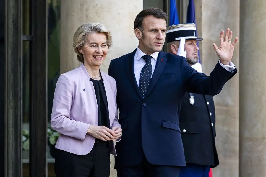 L&iacute;deres europeos &Uacute;rsula y Macron