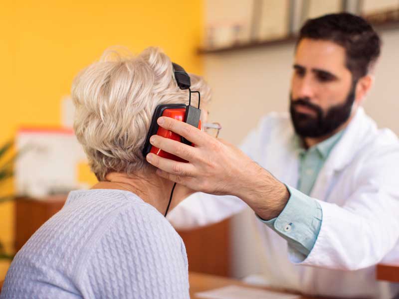 El audi&oacute;logo es el especialista indicado para diagnosticar problemas auditivos.