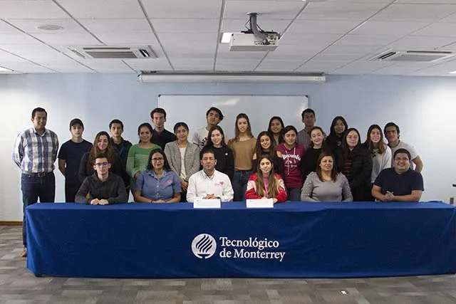 El profe Edgar busca ser un aliado en la educaci&oacute;n para sus alumnos.