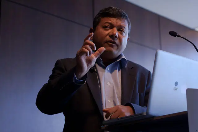 Dr. Arun Majumdar participando en la conferencia &ldquo;Clean Innovation & Smart Energy Systems for Low Carbon Development"