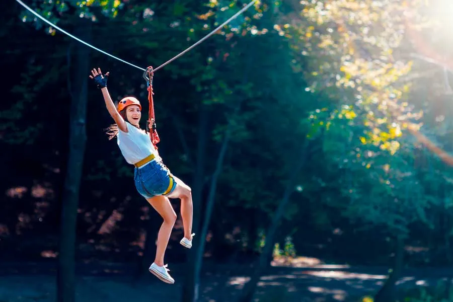 Usa tu equipo de protecci&oacute;n al practicar deportes extremos.