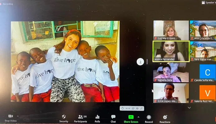 Jessica Flores expuso su trabajo social en &Aacute;frica.