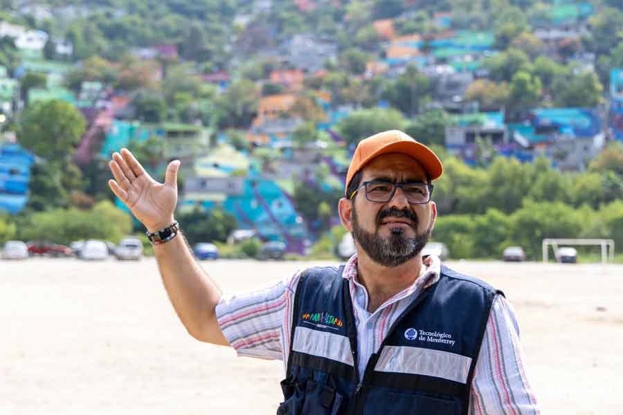 Durante cerca de 17 a&ntilde;os, el trabajador social ha trabajado en el Tec en programas e iniciativas de desarrollo de comunidades.