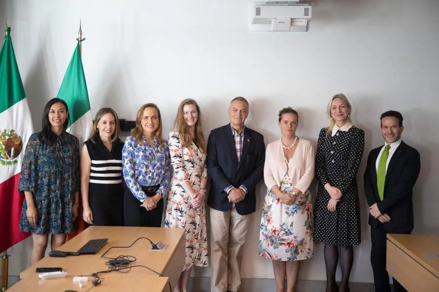 Embajadora de Irlanda con vicerrectores de la instituci&oacute;n.