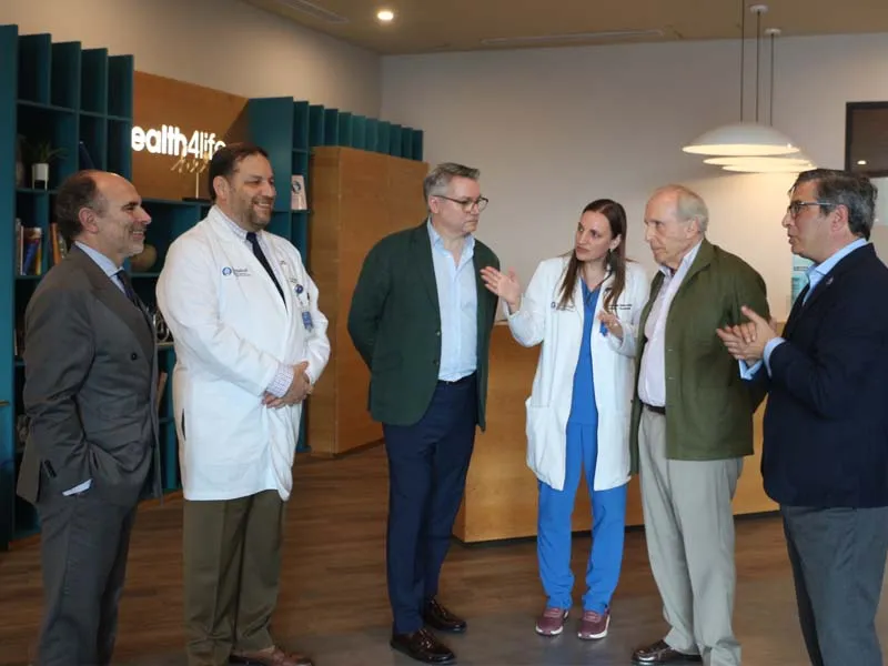 Durante su visita por el Hospital Zambrano Hellion, el doctor Fern&aacute;ndez-Vega visit&oacute; Health4Life, el Instituto de Medicina Integrativa de TecSalud.