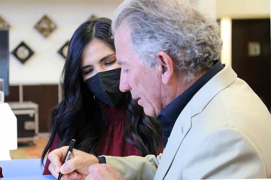 Por su parte, Claudia Félix, vicepresidenta Región Occidente del Tec, destacó que la visita de Siebel al Tec Guadalajara es evidencia de los esfuerzos del campus para establecer interacciones de valor con académicos y empresarios líderes globales. Esta conexión e intercambio de ideas con Siebel, añadió, reitera además que el campus Guadalajara es un proveedor de talento humano relevante para empresas como C3 AI y en temas de ingeniería y tecnología avanzada.