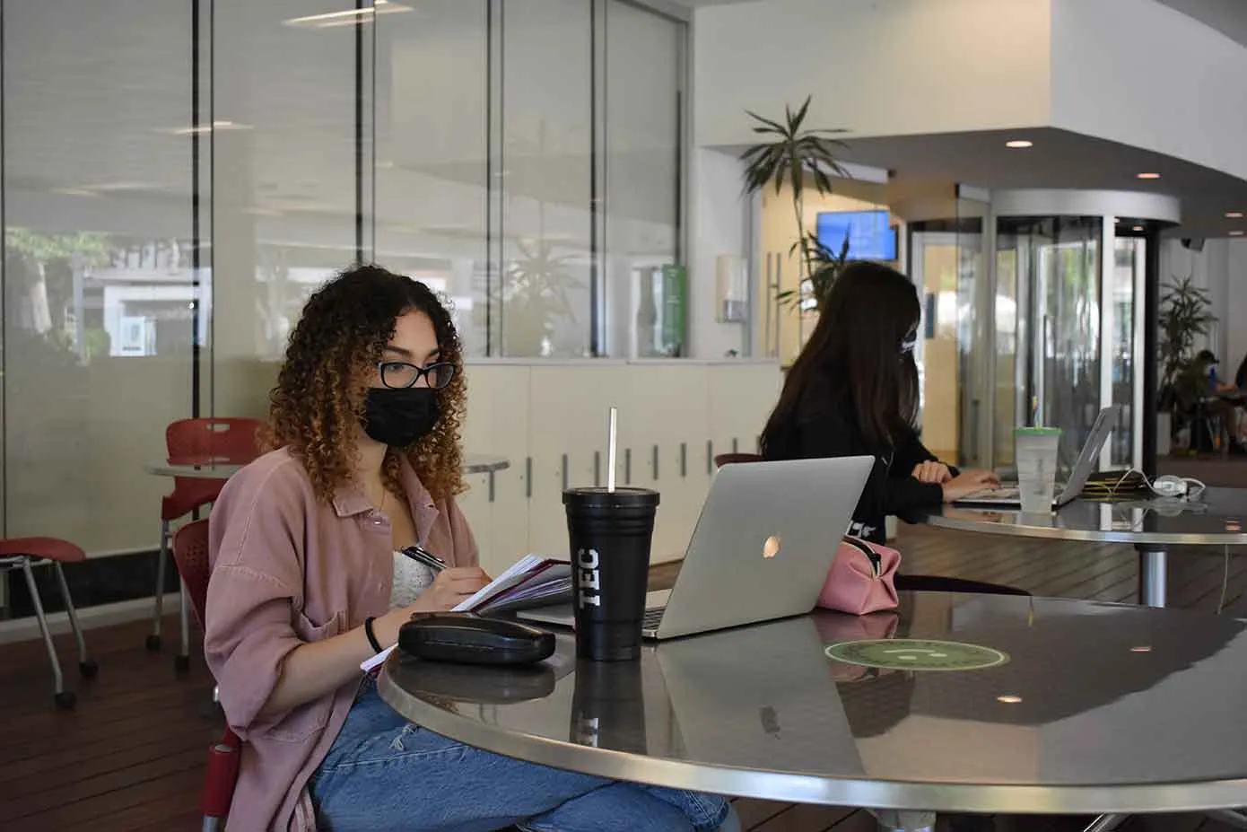 Reanudan actividad h&iacute;brida en el Tec, campus Guadalajara.