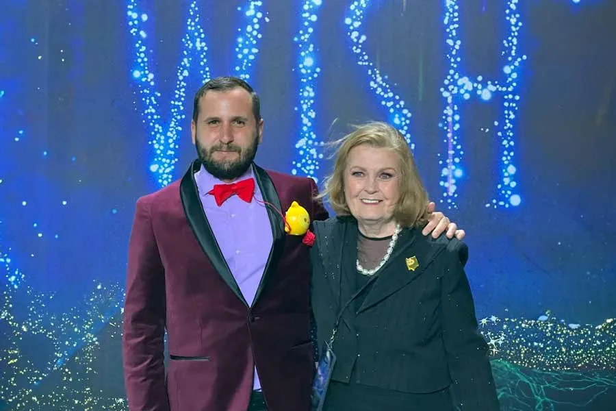 Juan Pablo ha sido inspirado por su familia; por ejemplo, por su mam&aacute;, quien lo acompa&ntilde;&oacute; a la premiere de Wish.