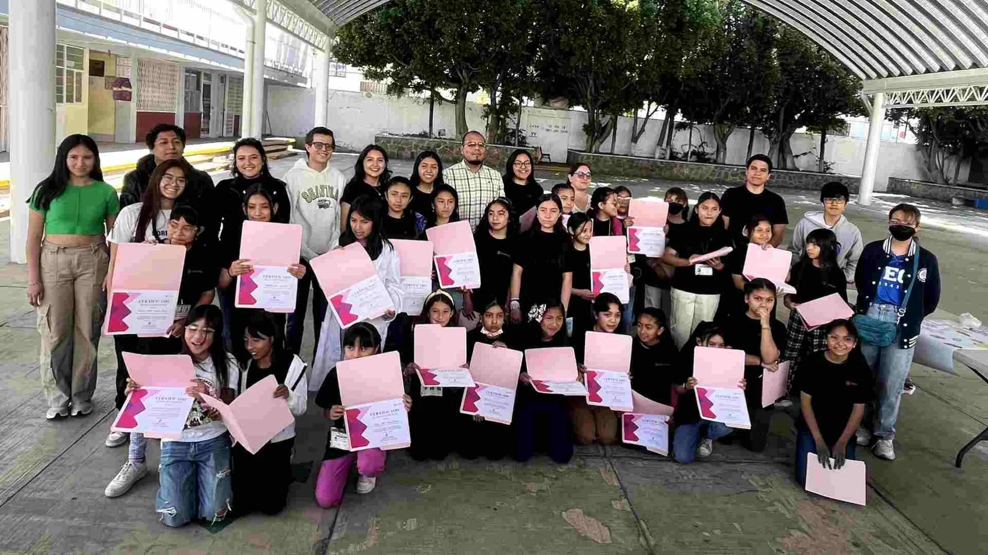 Empowershe brinda cursos STEM a ni&ntilde;as de una escuela p&uacute;blica en Puebla