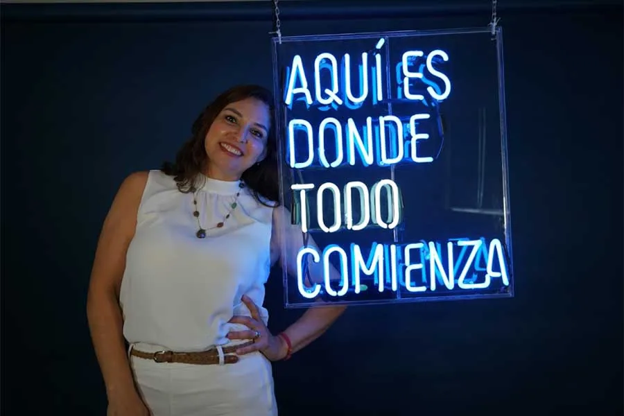 Zo&eacute; Montoya, la ganadora del Premio a la Formaci&oacute;n LiFE, acompa&ntilde;a a los estudiantes desde que ingresan a estudiar su carrera profesional.